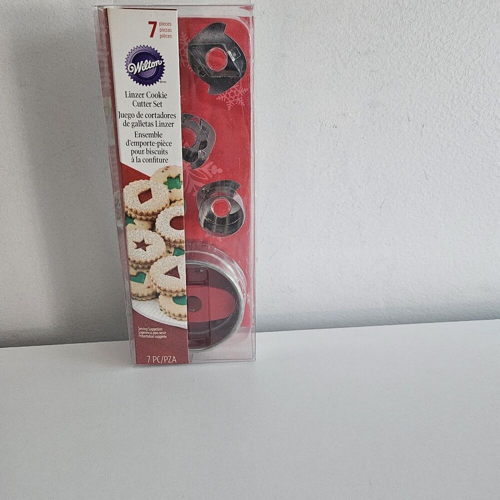 Wilton 7 Piece Linzer Cut-Out Holiday Cookie Cutter Set, 2308-3800 New